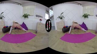 VR stretching with Daisy Lee