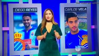 Ana Caty Hernández Goribuena In Green Minidress Leg - YouTube (720p)