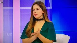 Ana Caty Hernández Goribuena In Green Minidress Leg - YouTube (720p)