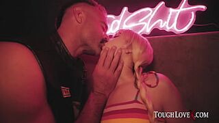 Tough Love X - TOUGHLOVEX Third wheel with blonde spinner Lilly Bell