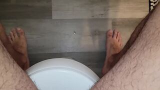 18YR DROPPIN CUMLOAD IN TOLIET