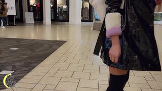 I got so hot flashing my pussy at the mall!