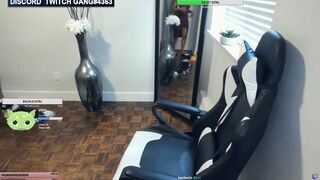 Twitch Streamer Change clothes in mirror's view accidentally showing her boobs #108