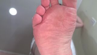 Giantess foot fetish