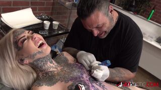 Amber Luke Plays With Her Pussy While Getting a Chest Tattoo