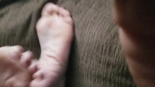 NaturalFootGoddess' Feet Tickled