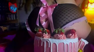 Kitsune's Spectacular Stinky Sploshing Valentine's Day Special! (3,000 Followers! Cake Farts,Twerk)