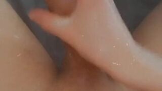 Jerking off with Lotion to a Cumshot