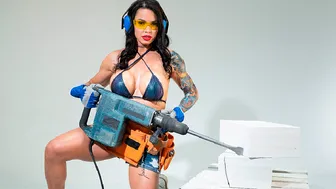 Spizoo - Busty Model Chloe Lamour Fucks Her Fit Photographer During A Photoshoot