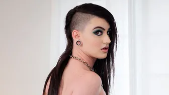 Spizoo - Emo Slut Lydia Black sucks two cocks