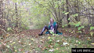 Cute Exhibitionist Peeing in the Woods as she Strokes her Pussy