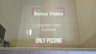 【4K】Multiple Farting - Embarrassed Japanese MILF with big ass tries pee and fart in her panties.