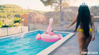 Andreina De Luxe Goes To The Pool To Get Banged By Huge Dick