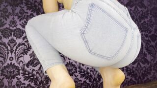 Face Farts In Jeans (Preview)