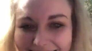 White Girl Shakes Ass On Periscope