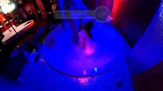 4K - Awesome blowjob and hard Fuck in the jacuzzi by an amateur couple. Homemade bath tube sex