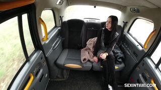 Girl fucks in a taxi without restraint
