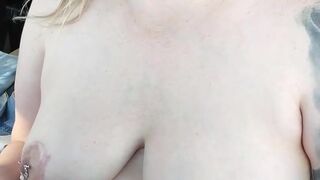 xxMissSwitchxx is BACK! Driving & Flashing Mommy Titties