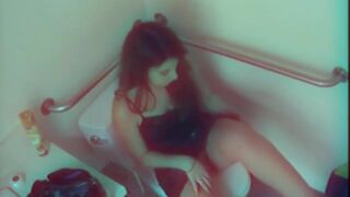 Horny solo slut toying herself in public toilet