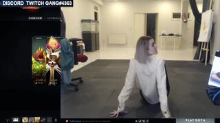 Twitch Streamer "Accidentally" Flashing Her Boobs To Everyone #70