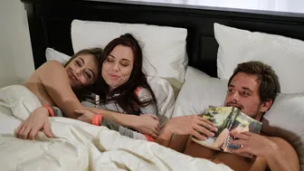 Erotica X - Midnight Threeway Scene-01/