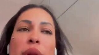 Mami Jordan desacata encuera enseña el culo y toto en live de Instagram