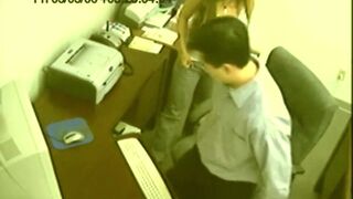 A guy with her co worker Masturbating him
