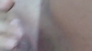 I am very horny and I have my first squirt! leaked video by whatsapp !!!!