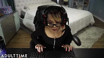 FAIL!! Gamer Chick Accidentally Streams A Fuck And Facial