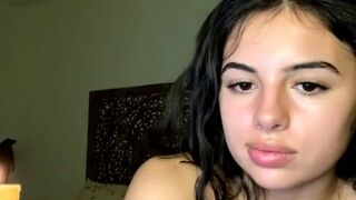 Beautiful Young Thot Playing with Herself on cam