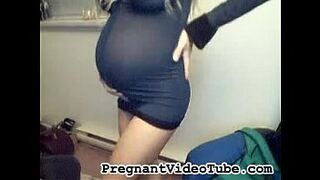 Pregnant Webcam Babe Tarah Chats Naked