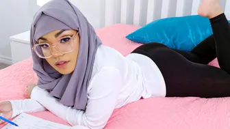 Arab teen bullied because of her big ass