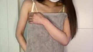 小さいタオルで生着替えしたら最後大事件が起きたyoutuber