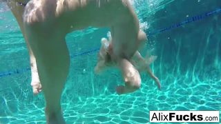 Busty blondes Alix & Cherie go skinnydipping