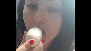 Mimi putting a boiled egg in her pussy until she comes