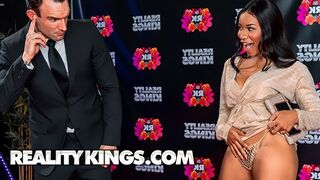 Ebony Influencer Jenna Foxx Show off Big Tits