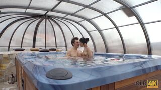Old guy makes love with his slender girlfriend in the jacuzzi