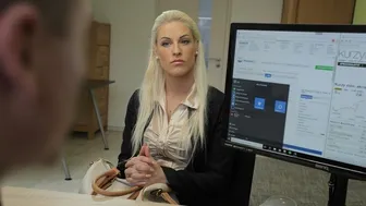 Loan 4K - La Ragazza È Stanca Di Lavorare Come Commessa, Quindi Perché Scopa Forte
