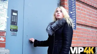 Debt 4K - Wunderbare Friseurin Hat Kein Geld Und Schuldeneintreiber Fickt Sie