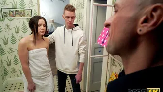 Debt 4K - La Ragazza Dai Capelli Lunghi Fa Tutto Ciò Che L