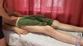 Client persuaded the massage therapist for a Blowjob. Cum in mouth 4K