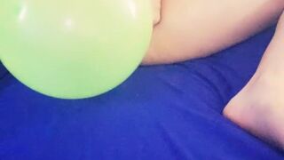Blowing up a Balloon with my Vagina