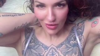 Hot Tattooed Babe Wants Your Cum On Her Face!