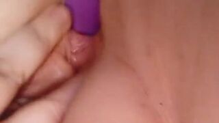 BBW with hairy wet pussy having a play 