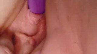 BBW with hairy wet pussy having a play 