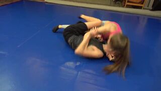 Mixed Wrestling - Couple go at each other