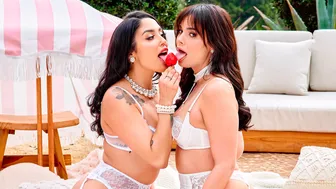 Slayed - Violet Starr And Vanessa Sky Are Fucking In The 69 Pose In The Bed