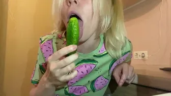 Cucumber porn video – The Cutie Is Playing With A Cucumber. Completely Thrusts A Cucumber Into Her Pussy And Mouth