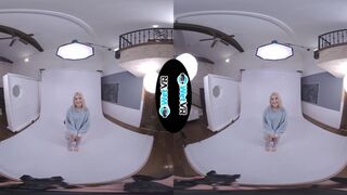Photo Shoot Turns Into Fuck Session In VR