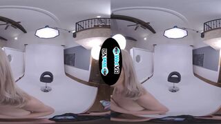 Photo Shoot Turns Into Fuck Session In VR
